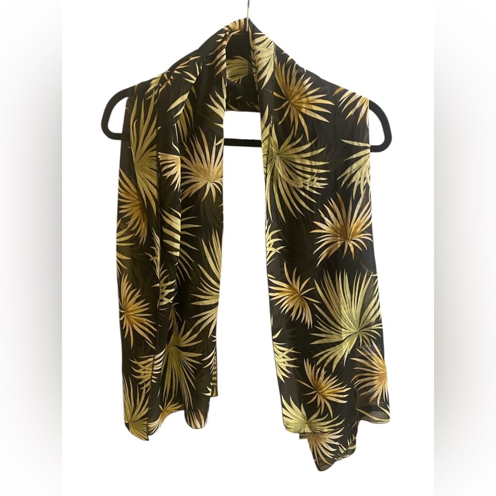 Your Best Look
Black and Beige Palm Leaf Scarf